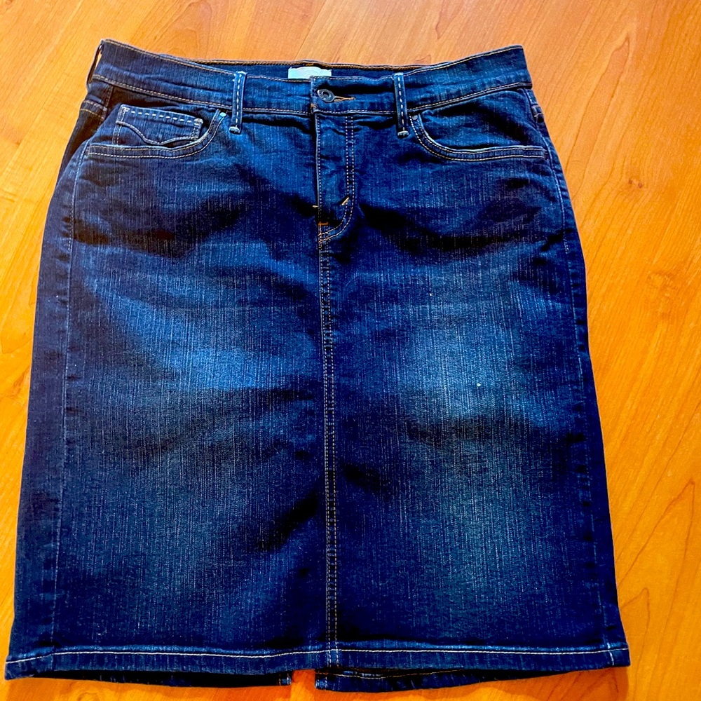 Levi Perfectly Slimming Denim Skirt